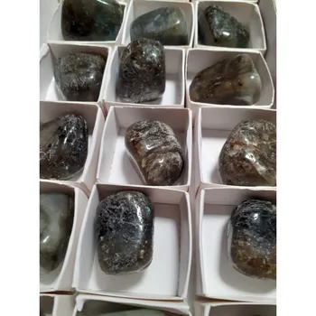 Labradorite kő Természetes polírozott üveg hengerelt 3-4 cm-es dobozba,