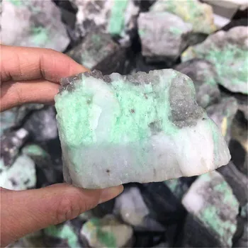 Természetes drágakő smaragd durva, nyers kristályok gyógyító kövek a feng shui