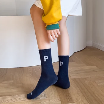 Új Egyszerűség Levelet Printted Egyszínű Férfi Női Pamut Zokni Harajuku Divat Vicces Sport Streetwear Kosárlabda Hosszú Zokni
