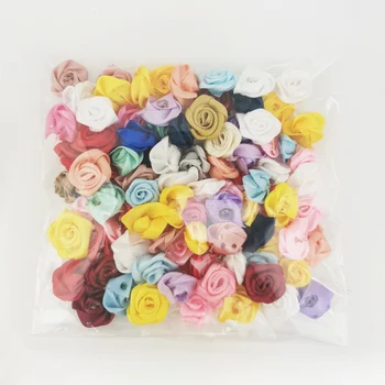 (100/csomag) 15mm Mix Színes Kis Rózsa Virág Mini Kézzel készített DIY Szatén Szalag Fejét Rose Esküvői Albumkészítés Dekoráció
